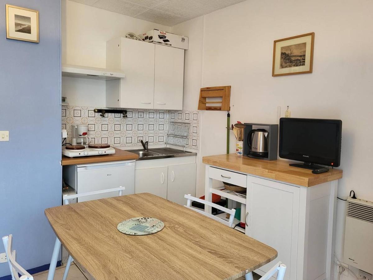 Studio Avec Terrasse, Parking Prive Et Acces Direct A La Plage - Fr-1-465-86 Merville-Franceville-Plage Exterior foto